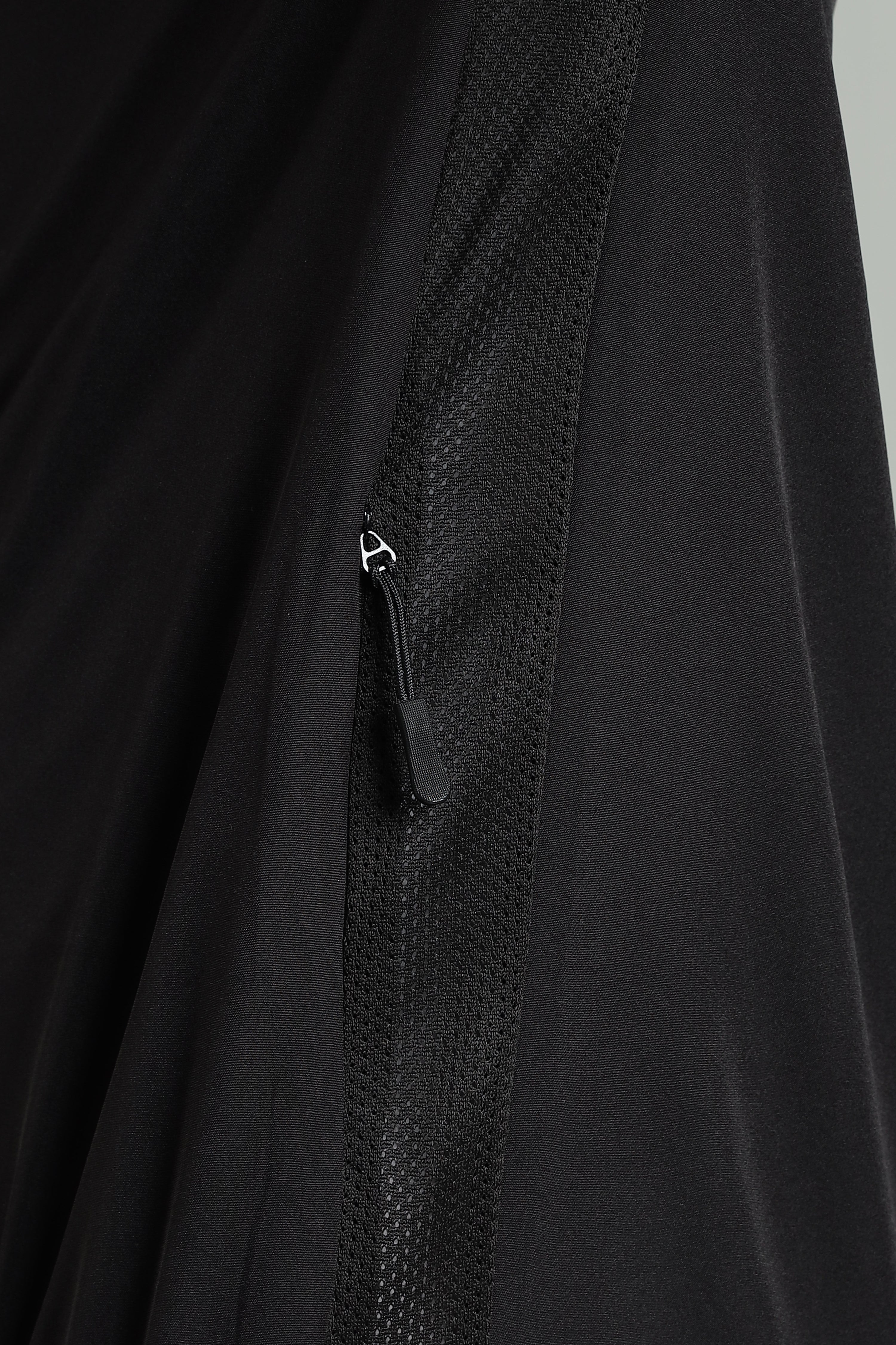 Black Men’s AeroLite All-Season Jacket